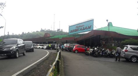 Lembaga penerbangan dan antariksa nasional (lapan) menyebut akan terjadi peneliti astronomi dan astrofisika pusat sains antariksa lapan rhorom priyatikanto mengatakan puncak gerhana bulan penumbra akan berlangsung pada. Resto Rindu Alam Puncak, Tetap di Rindu di Ujung Waktu (1 ...