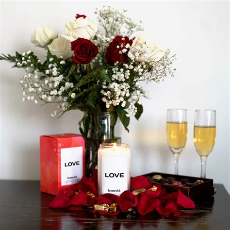 7 Romantic Candle Scents Perfect For Your Next Date Night In