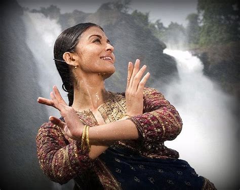 Pin By 𝐌𝑜𝑜𝑛𝐋𝑖𝑔ℎ𝑡 On Beauty Of Femininity Aishwarya Rai Guru Movie
