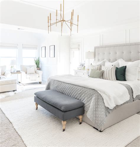 35 Beautiful White Master Bedroom Decorating Ideas Hmdcrtn