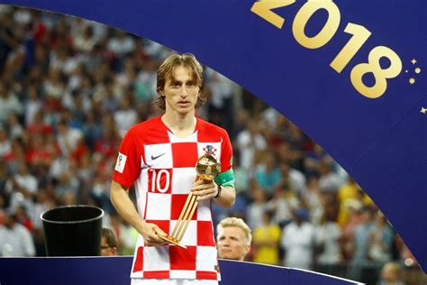 Latest on real madrid midfielder luka modric including news, stats, videos, highlights and more on espn. Luka Modric wins Golden Ball at World Cup 2018, is he now the Ballon d'Or frontrunner? | London ...