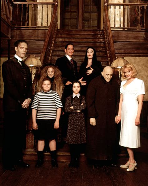 Ahora el padre es viudo ¡doble ración de lagrima fácil! Addams Family Values | Surprising Oscar-Nominated Movies ...