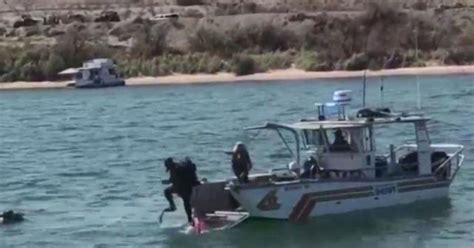 dive teams still searching for missing boaters in colorado river boat crash cbs news