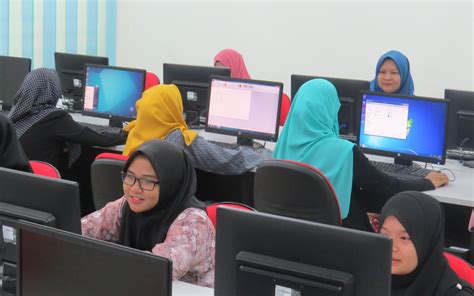 19 tahun 2005 tentang standar nasional pendidikan (snp), pasal 2 yang menetapkan delapan snp sebagai kriteria minimal pendidikan di tanah air dan kemudian dikembangkan secara internal di unpatti 10. MAKMAL KOMPUTER