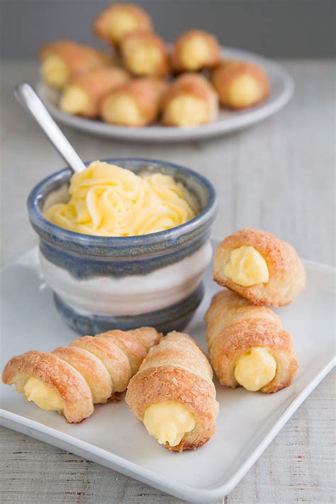 Here you can find a full recipe to make a good italian cream. CANNONCINI RECIPE (Italian cannoli alla crema) - all you ...