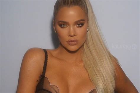 Khloé Kardashian posa completamente desnuda para promocionar su aplicación Laura G