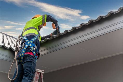 10 Life Saving Tips For Wearing A Roofing Safety Harness