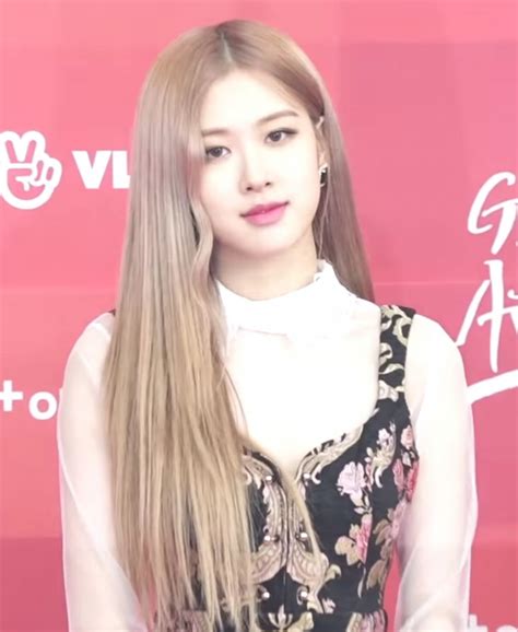 The latest tweets from blackpinkofficial (@blackpink). BLACKPINK Rose Believes This Member Is The Prettiest In ...