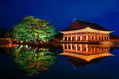 Gyeongbokgung Palace At Night In Seoulkorea In 2021 Seoul Korea