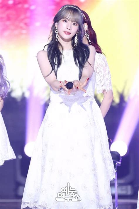 Click For Full Resolution 190112 WJSN At Music Core Flower Girl