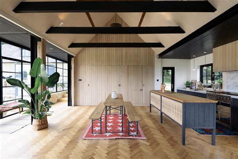 We can create the perfect easy access fitted storage solutions for your kitchen. The Kent Kitchen | deVOL Kitchens