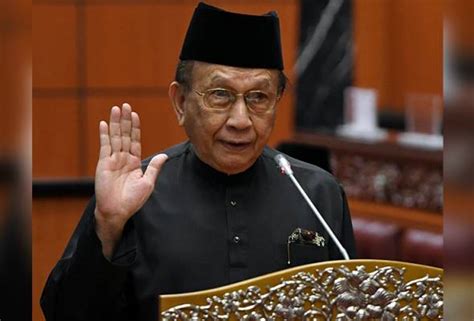 Tan sri dr rais yatim menjadi bekas orang kuat umno terbaharu yang menyertai parti pribumi bersatu malaysia (ppbm). Rais Yatim sah speaker Dewan Negara baharu · MYKMU.NET