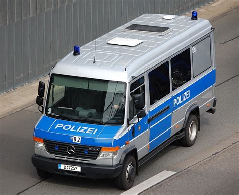 12,4 x 4,7 x 5,5 cm, gewicht: Gruppenmannschaftswagen der Berliner Bereitschaftspolizei ...