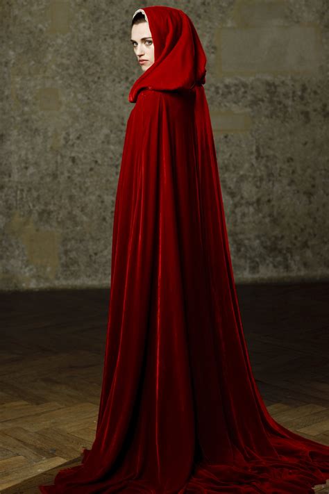 The wardrobe of the former lady morgana pendragon has a wider variety of clothing and accessories than any other character. Steampunk Red Riding Hood | Red riding hood, Fashion, Lady ...