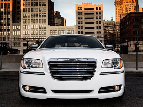 Review The 2013 Chrysler 300 Is Aging Gracefully With Subdued Elegant