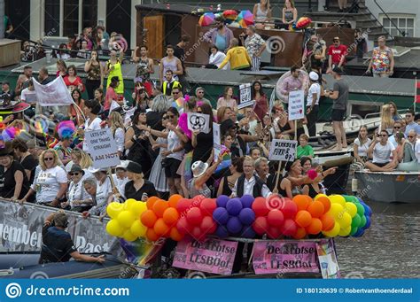 de trotse lesboot boat at the gay pride amsterdam the netherlands 2019de trotse lesboot boat at