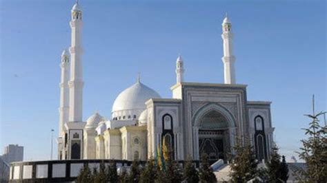 Central Asia S Largest Mosque Opens In Kazakhstan