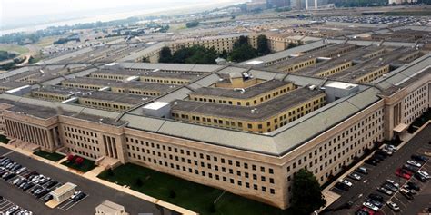 Este excesivo amateurismo desde una institución como el pentágono nos ha dejado boquiabiertos porque no nos cuadra con la imagen seria, profesional y del uso de la última tecnología con la que lo. The Pentagon (Virginia States) : The largest office ...