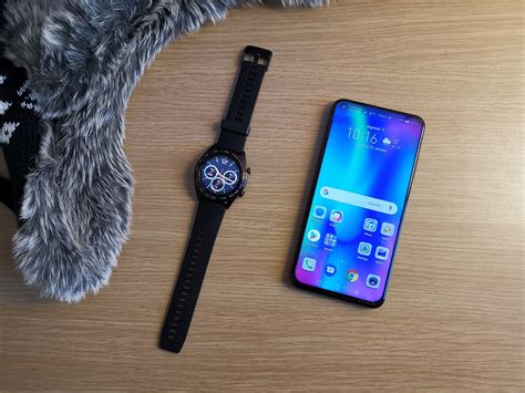 Honor magic 2 merupakan peranti skrin penuh tanpa takuk dengan rekaan belakang yang boleh dikeluarkan. Honor Watch Magic announced for Malaysia. RM599. Available ...