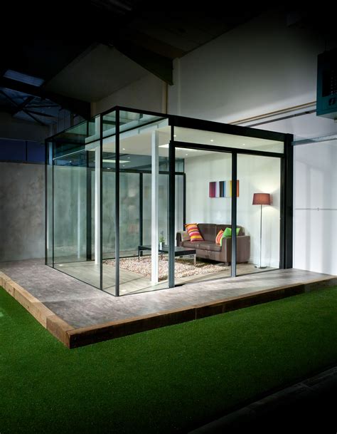 Glass Box In The Cantifix Showroom In London Architecture Glass