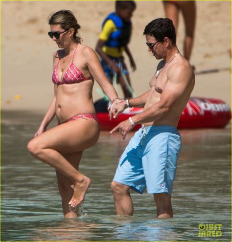 Photo Mark Wahlberg Wife Rhea Durham Show Off Their Hot Bodies In Barbados 23 Photo 4202924