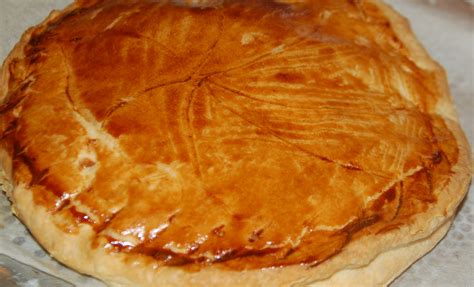 Maybe you would like to learn more about one of these? Galette des rois à la frangipane - Maman...ça déborde