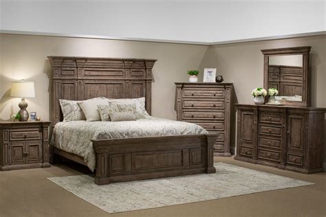 Trust your most intimate space to the preeminent name in fine furniture. Wimberly 5-Piece King Bedroom Set with 32" LED-TV at ...