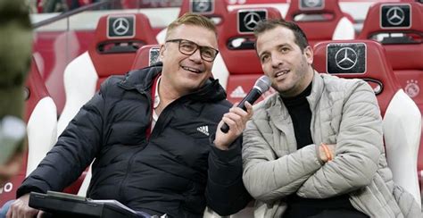 Rafael van der vaart krijg dinsdag terug op zijn interlanddebuut. Van der Vaart: 'Zegt tegen zijn vrouw: kan er geen klote ...