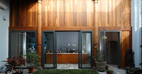 .that reads, putin's house in sochi, russia, designed by roman vlasov #evilbuildings (here). méctamo renovates 1900 house with private central patio in ...