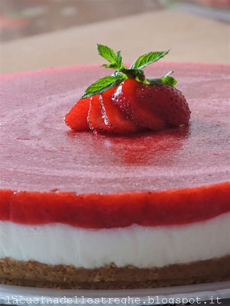Tanti auguri a me torta semifreddo. La cucina delle streghe: Cheesecake con gelée di fragole