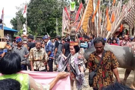 Ritual Tiwah Upacara Hantar Arwah Dalam Suku Dayak Di Kalimantan