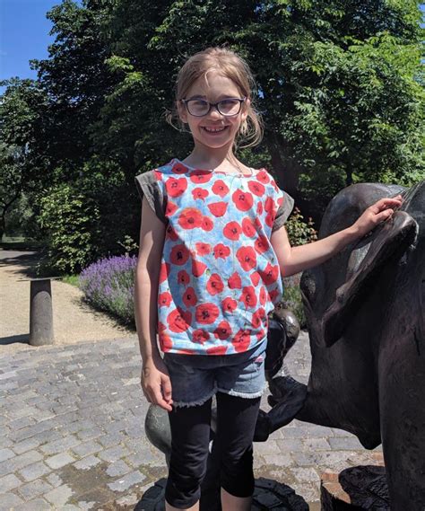 28 видео 7 544 просмотра обновлен 28 нояб. Einfaches Shirt - Schnittmuster Yasmin von Zierstoff, Gr. 110 - 152