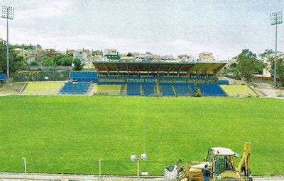 Estoril praia have a goal kick. 1 Time por Dia: Grupo Desportivo Estoril-Praia