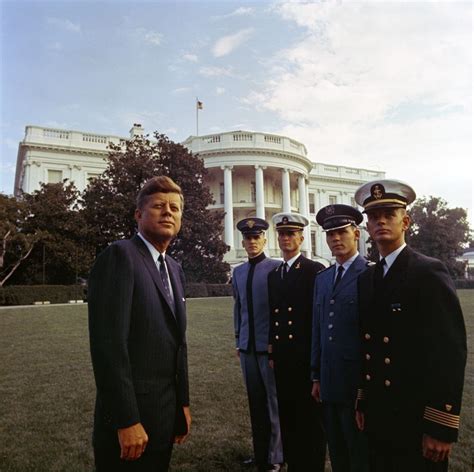 36 Stunning Color Photos Of The Kennedy White House