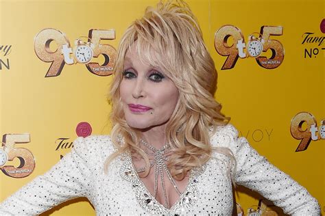 why dolly parton always sleeps with her makeup on