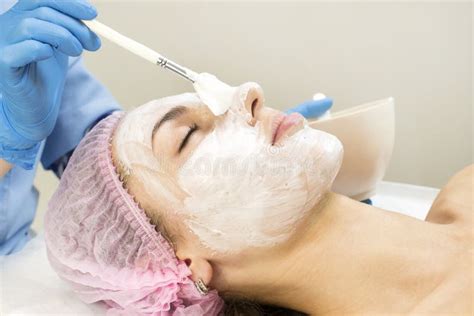 Process Cosmetic Mask Of Massage And Facials Stock Image Image Of Health Cream 88477943