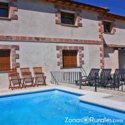 Iglesia y cementerio de san justo (0,1 km). La Casa Blanca | Apartamentos Rurales en Ablanque (Guadalajara)