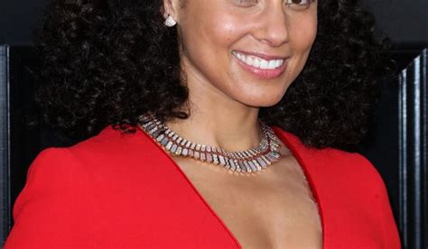 Alicia Keys Is Launching A Skin Care Brand With Elf Instant