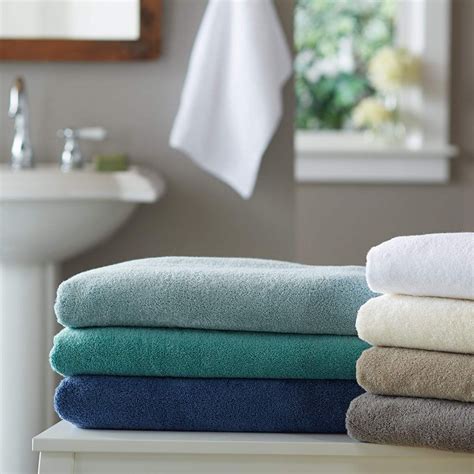 A standard bath towel, perfect for drying off after a shower or bath, is 140 x 70cm while a typical bath sheet. Top 10 Best Bath Towels in 2020 Reviews & Buyer's Guide ...