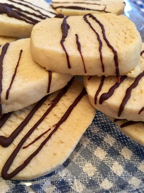 Flatten with lightly floured fork. Lemon Shortbread Cookies | Recipe (With images) | Lemon shortbread cookies, Shortbread cookies ...
