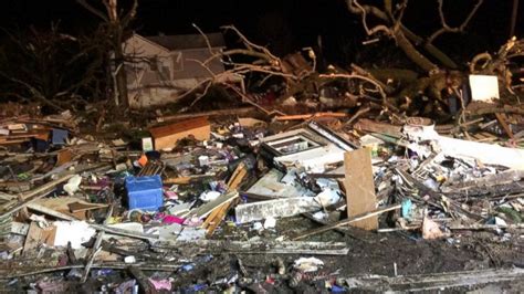 Midwest Tornado Kills 2 Rips Apart Tiny Illinois Town Abc News