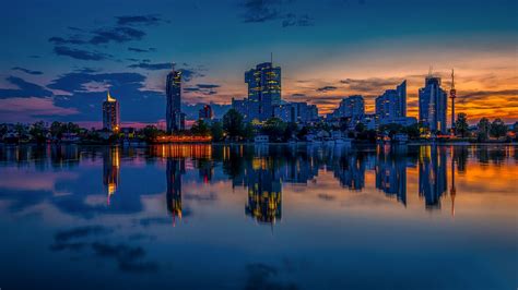 Download Wallpaper 1920x1080 City Evening Reflection