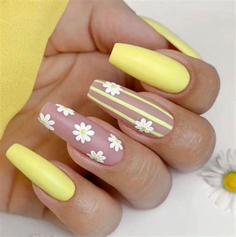 30 Splendid Yellow Nail Designs For Summer The Wonder Cottage