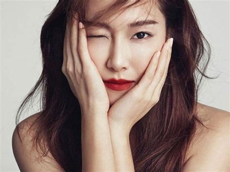 Jessica Jung Dưỡng Da Cũng Như Một Cách Thiền định Harpers Bazaar