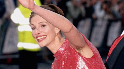 julia roberts says hairy armpits at 1999 notting hill premiere weren t a statement allure