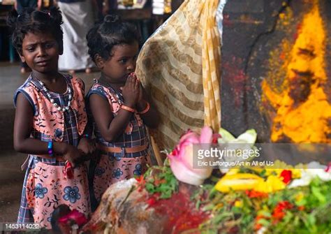 Indian Girls Praying In Sri Ranganathaswamy Temple Tamil Nadu News Photo Getty Images