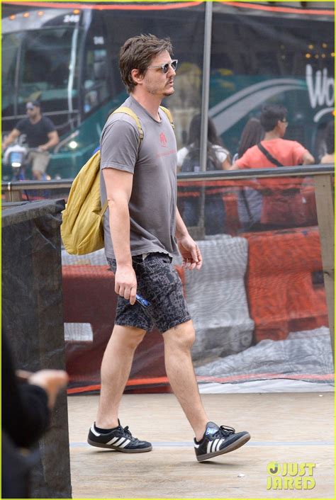 Pedro pascal was completely here for a fan who passionately defended wonder woman 1984 pedro was here for the caping (picture: Pedro Pascal Steps Out After Sharing 'Wonder Woman 1984 ...
