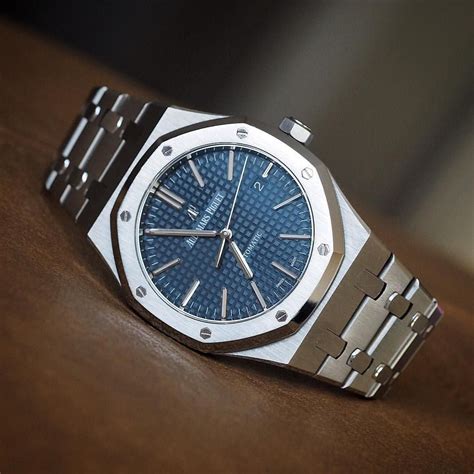 Rose gold, black, diamond for men and women! Blue Dialed Royal Oak 15400 for your viewing pleasure. # ...