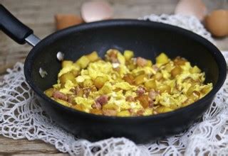 Featuring bacon (or pancetta) with plenty of parmesan, this recipe takes only 30 minutes to prepare from start to finish! Patate alla carbonara | Mastercheffa