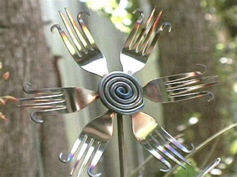 10 Amazing Ways To Reuse Old Spoons In The Garden Metal Flowers